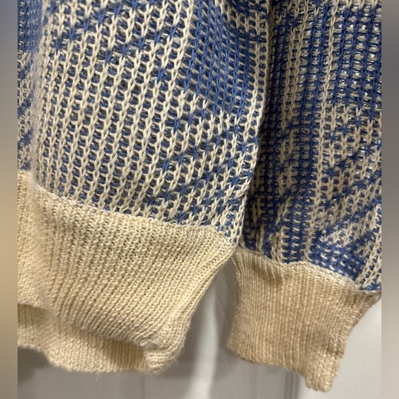 Saks Fifth Avenue V-Neck Sweater in Blue and Cream - Picture 6 of 9